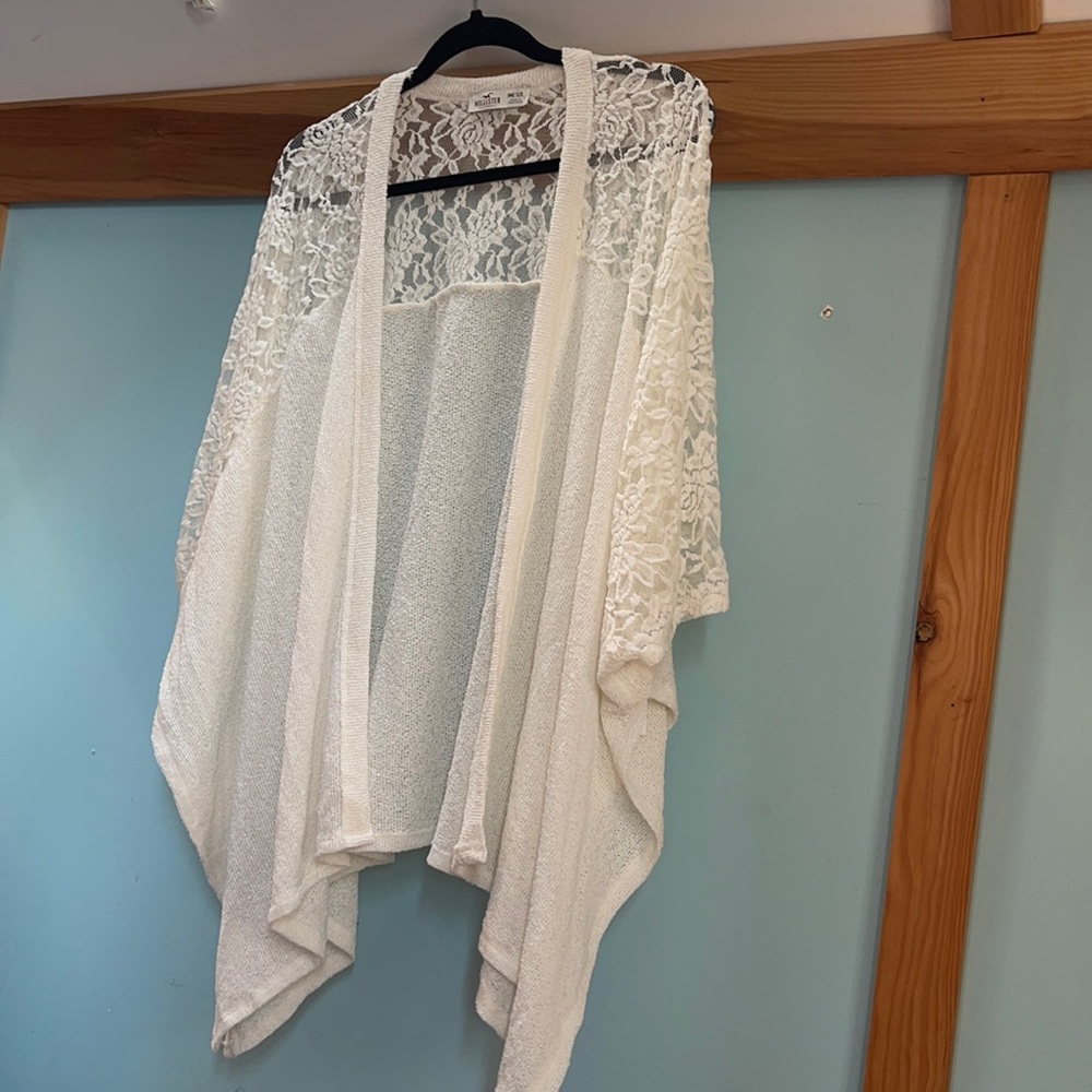 Hollister shrug